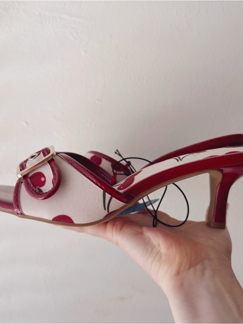 Seychelles • Kitten Heel Mule in Cherry Cream/Red - Picture 2 of 12